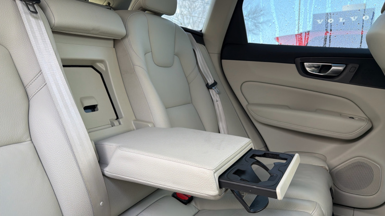 Volvo Xc60 2.0 B4P Plus Dark 5dr Geartronic Petrol Estate